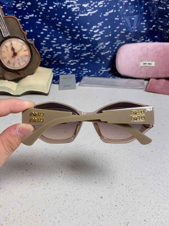 Miu Miu Retro-Style Sunglasses